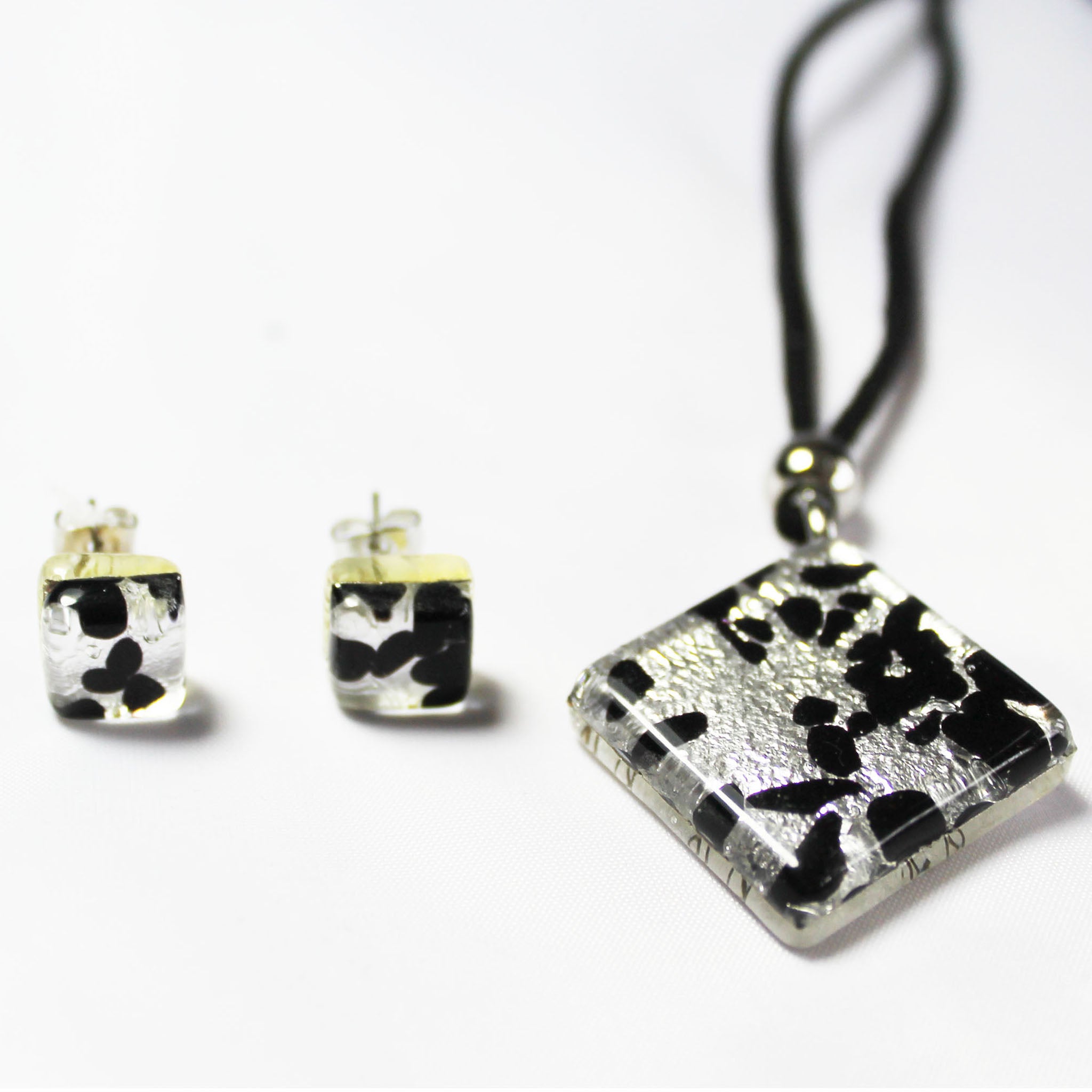 Murano Glass Pendant Necklace with Matching Earrings - Majestico Gifts